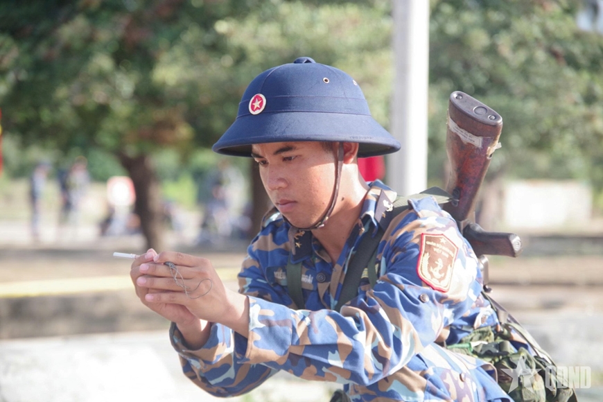 Gallery - 	Chiến sĩ mới Vùng 4 Hải quân tự tin thực hành “3 tiếng nổ” - image 4